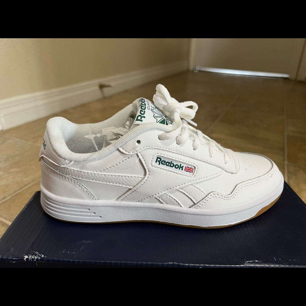 Womens Reebok club sneakers with green accent